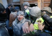 Saakašvili atbalstītāji mēģina ieņemt Kijevas Oktobra pili - 4