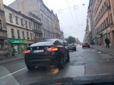 BMW X6 ar plikām vasaras riepām