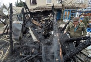 Ukrainas karavīri inspicē Krievijas apšaudīto Novolohanskes ciemu - 1