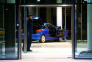 Vācijas sociāldemokrātu mītnē ietriekusies automašīna - 18