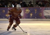 Vladimirs Putins spēlē hokeju - 3