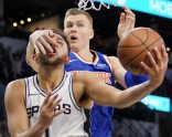 Basketbols; NBA; Knicks pret Spurs; 2017