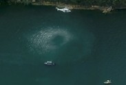 Austrālijā hidroplāns ietriecas upē - 2