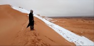 Sniegs Sahāras tuksnesī
