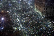 Protesti pret korupciju Bukarestē - 10