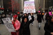 Protesti pret Trampu un par sieviešu tiesībām Ņujorkā - 8