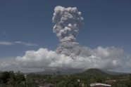 No Mejonas vulkāna Filipīnās paceļas dūmi - 2