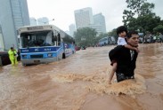 Pasaulē straujāk grimstošā pilsēta Džakarta - 7