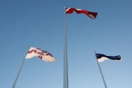 Rīgas pils Svētā Gara tornī Renārs Kaupers paceļ Igaunijas karogu - 3