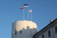 Rīgas pils Svētā Gara tornī Renārs Kaupers paceļ Igaunijas karogu - 4