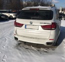 'BMW X5' ar plikām riepām - 2