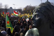 Berlīnē vairāki tūkstoši protestē pret Turcijas operāciju Sīrijā - 4