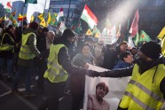 Berlīnē vairāki tūkstoši protestē pret Turcijas operāciju Sīrijā - 5
