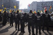 Berlīnē vairāki tūkstoši protestē pret Turcijas operāciju Sīrijā - 6