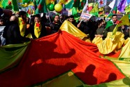 Berlīnē vairāki tūkstoši protestē pret Turcijas operāciju Sīrijā - 10