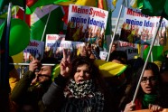 Berlīnē vairāki tūkstoši protestē pret Turcijas operāciju Sīrijā - 13