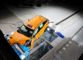 223506_New Volvo V60 crash test still