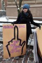 Solidaritātes gājienā par sieviešu tiesībām Latvijā dodas vairāk nekā simts cilvēku - 2