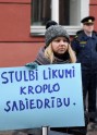 Solidaritātes gājienā par sieviešu tiesībām Latvijā dodas vairāk nekā simts cilvēku - 5