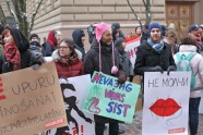 Solidaritātes gājienā par sieviešu tiesībām Latvijā dodas vairāk nekā simts cilvēku - 19