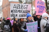 Solidaritātes gājienā par sieviešu tiesībām Latvijā dodas vairāk nekā simts cilvēku - 20