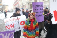 Solidaritātes gājienā par sieviešu tiesībām Latvijā dodas vairāk nekā simts cilvēku - 29
