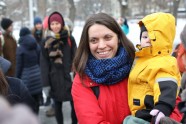 Solidaritātes gājienā par sieviešu tiesībām Latvijā dodas vairāk nekā simts cilvēku - 43