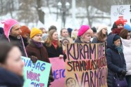 Solidaritātes gājienā par sieviešu tiesībām Latvijā dodas vairāk nekā simts cilvēku - 47