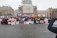 Solidaritātes gājienā par sieviešu tiesībām Latvijā dodas vairāk nekā simts cilvēku - 53