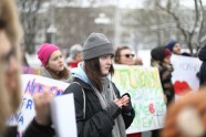 Solidaritātes gājienā par sieviešu tiesībām Latvijā dodas vairāk nekā simts cilvēku - 54