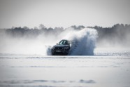 Šlēgelmilhs ar 'BMW X5' pa ledu brauc kā bobslejā - 7
