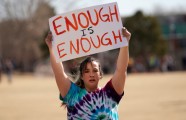 ASV jaunieši protestē pret ieročiem