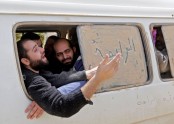 Sīrijas nemiernieki sāk evakuēties - 13