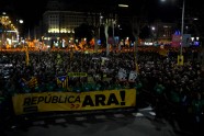 Barselonā izceļas sadursmes par katalāņu politiķu apcietināšanu