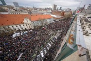 Slovākijā protestē pret valdību - 12