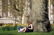 Cilvēki Londonā izbauda siltāko aprīļa dienu (19.04.18) - 6