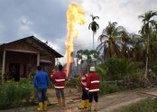 Naftas urbuma degšana Indonēzijā  - 13