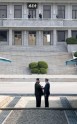 Korejas valstu līderi vēsturiski sarokojas uz robežas - 3