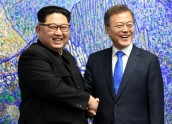 Korejas valstu līderi vēsturiski sarokojas uz robežas - 6
