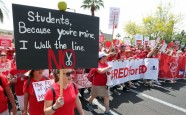 Skolotāji Arizonā protestē pret nepietiekamu klašu aprīkojumu - 7