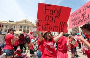Skolotāji Arizonā protestē pret nepietiekamu klašu aprīkojumu - 10
