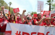 Skolotāji Arizonā protestē pret nepietiekamu klašu aprīkojumu - 12