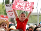Skolotāji Arizonā protestē pret nepietiekamu klašu aprīkojumu - 13