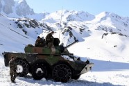 Francūži dziļos Alpu sniegos izspēlē kaujas - 7