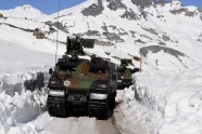 Francūži dziļos Alpu sniegos izspēlē kaujas - 8