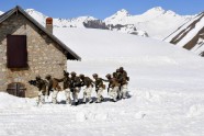 Francūži dziļos Alpu sniegos izspēlē kaujas - 14