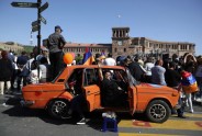 Armēnijā 20 000 demonstrantu Erevānā aicina parlamentu atbalstīt Pašinjanu premjera amatam - 1