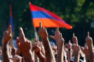 Armēnijā 20 000 demonstrantu Erevānā aicina parlamentu atbalstīt Pašinjanu premjera amatam - 8