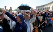 Armēnijā 20 000 demonstrantu Erevānā aicina parlamentu atbalstīt Pašinjanu premjera amatam - 12