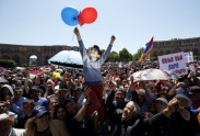Armēnijā 20 000 demonstrantu Erevānā aicina parlamentu atbalstīt Pašinjanu premjera amatam - 13